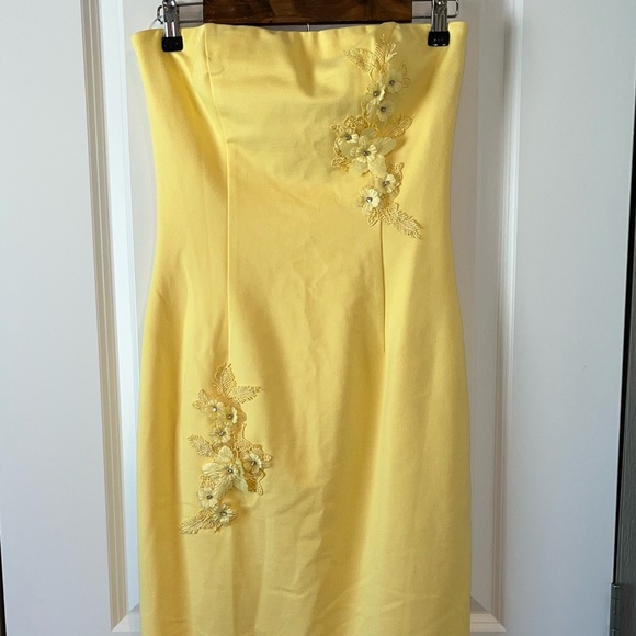 Elliatt NEW “Evee” Maxi Fitted Strapless 3D Floral Dress Yellow Size Medium - Picture 7 of 10